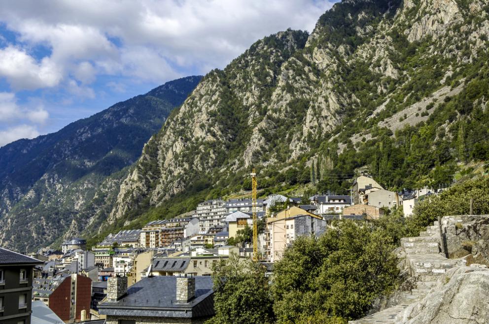 teach in andorra
